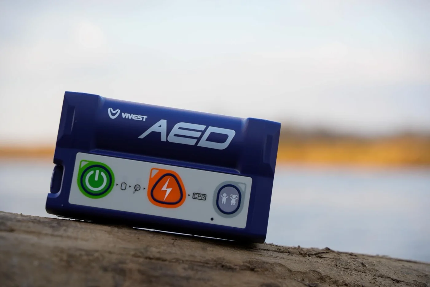 Pocket AED w plecaku ratowniczym z naszywką Służby Ratownictwa Specjalistycznego